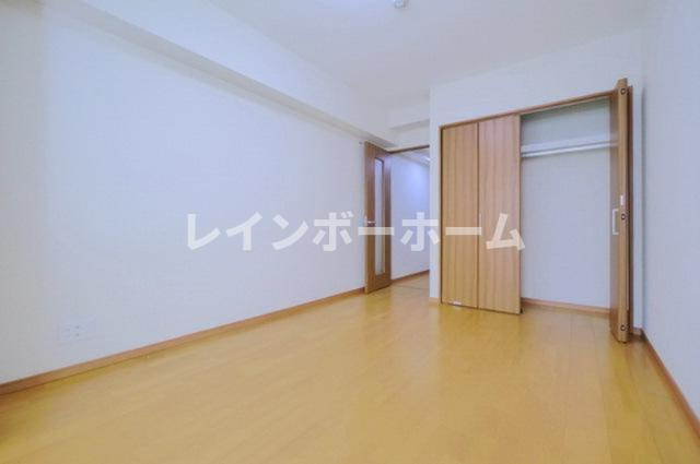 ボン　クラージュの寝室|落ち着いた色調の寝室です