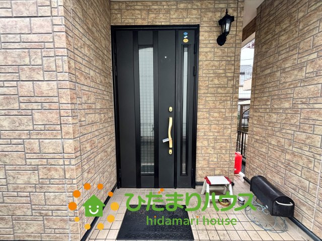 加須市久下6丁目　中古一戸建ての玄関