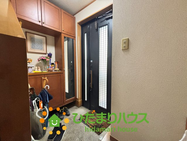 加須市久下6丁目　中古一戸建ての玄関