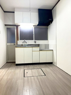 【キッチン】 | 大阪府寝屋川市萱島東3丁目戸建 | １F:キッチン