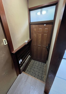 【玄関】 | 大阪府寝屋川市萱島東3丁目戸建 | １F:玄関