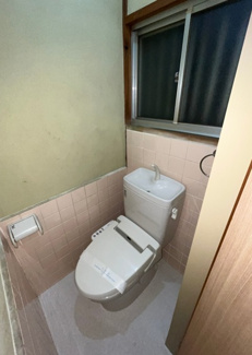 【トイレ】 | 大阪府寝屋川市萱島東3丁目戸建 | １F:トイレ