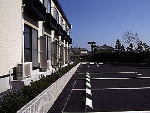 レオパレスＶＩＬＬＡ中屋敷　の駐車場