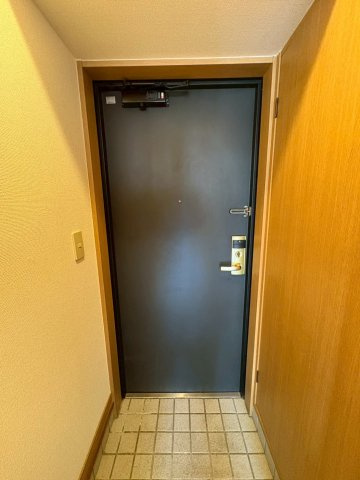福岡市中央区春吉２丁目の賃貸マンションの玄関