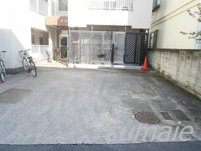 第二大羽ビルの駐車場|駐車場です☆