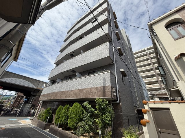 ロイヤルコート岡町の外観