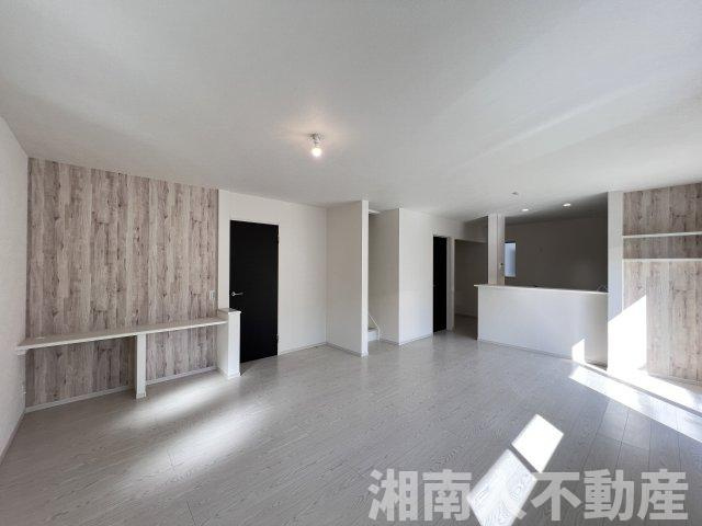 藤沢市善行坂２丁目３８９８－１５５新築戸建ての居間・リビング|ゆったりとした居間です