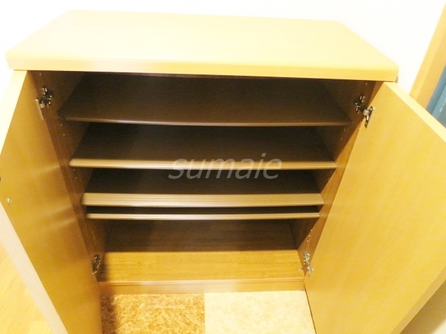 秀華五番館の玄関|シューズボックス完備です♪