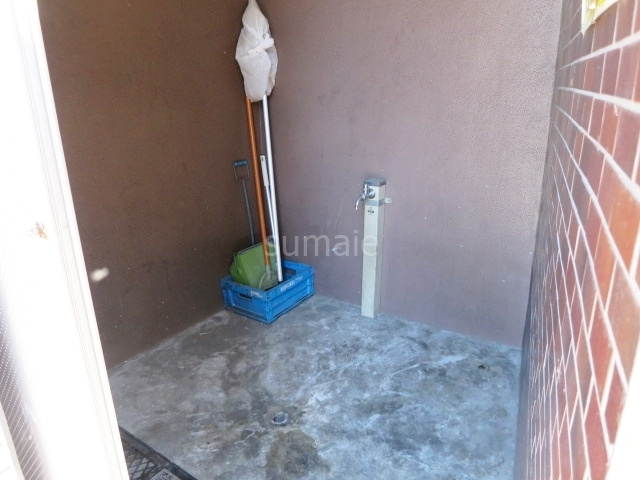 秀華五番館のその他共用部分|ゴミ置場はエントランス横です♪