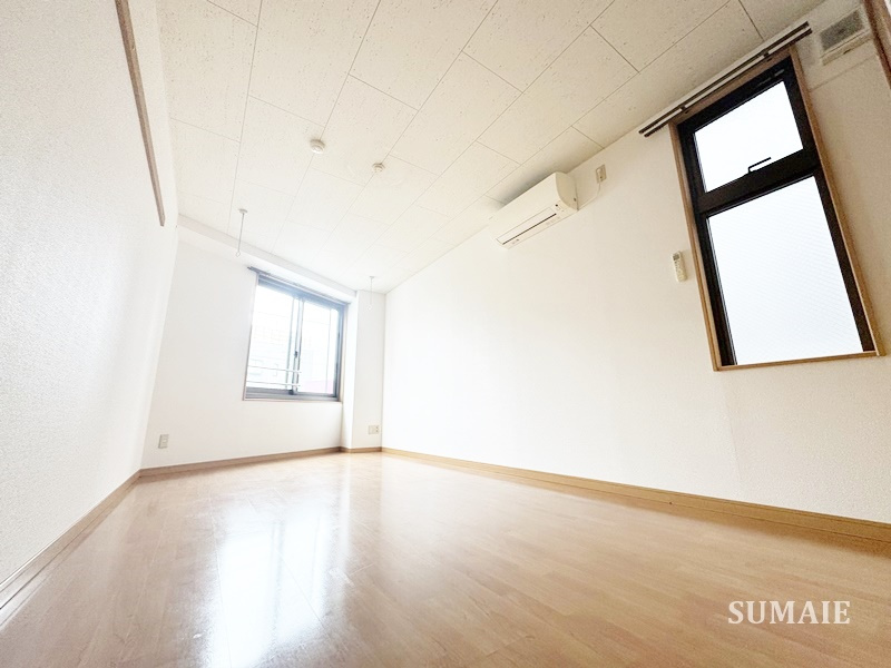 秀華五番館の居間・リビング|洋室です