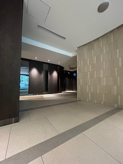 ザ・パークハビオ江坂公園のロビー|落ち着いたロビーです