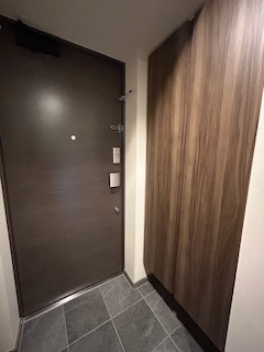 ザ・パークハビオ江坂公園の玄関|明るい玄関です