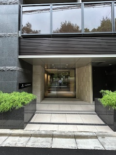 ザ・パークハビオ江坂公園のエントランス|落ち着いたエントランスです