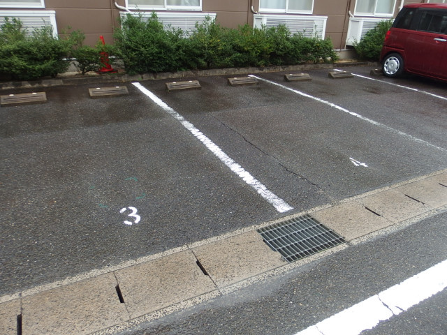 レオパレス岡崎ウエストⅡ　の駐車場