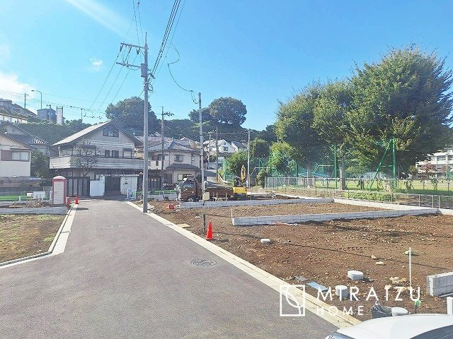 【前面道路含む現地写真】 | 贅沢な暮らしにぴったり設備が魅力♪家事導線の良い水回りで毎日綺麗家事もラクラク♪早朝、夜間問わず現地見学＆周辺環境ご案内致します♪
