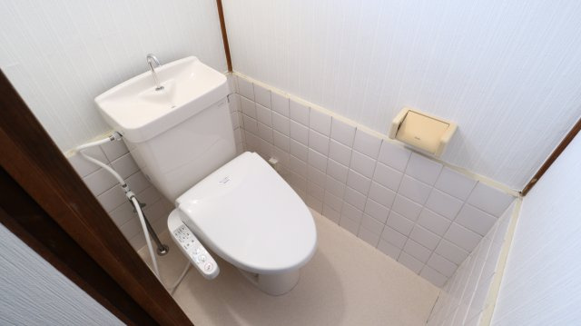 五色山2丁目貸家のトイレ