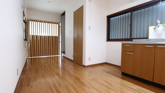 五色山2丁目貸家の居間・リビング