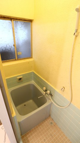 五色山2丁目貸家の浴室