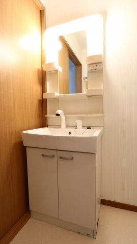 五色山2丁目貸家の洗面所