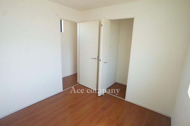 【子供部屋】 | 東大阪市菱屋西5丁目　【1号棟/全2棟】 | 【3階：洋室4.5帖】収納完備です♪