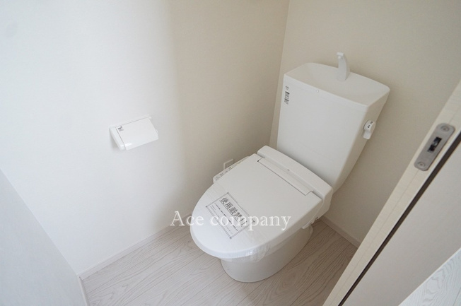 【トイレ】 | 東大阪市菱屋西5丁目　【2号棟/全2棟】 | トイレは1階と2階の各階に完備♪ともに同仕様のシャワートイレです☆