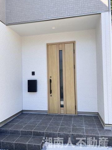 藤沢市善行坂２丁目３８９８－１５５新築戸建ての玄関|ゆったりとした玄関です