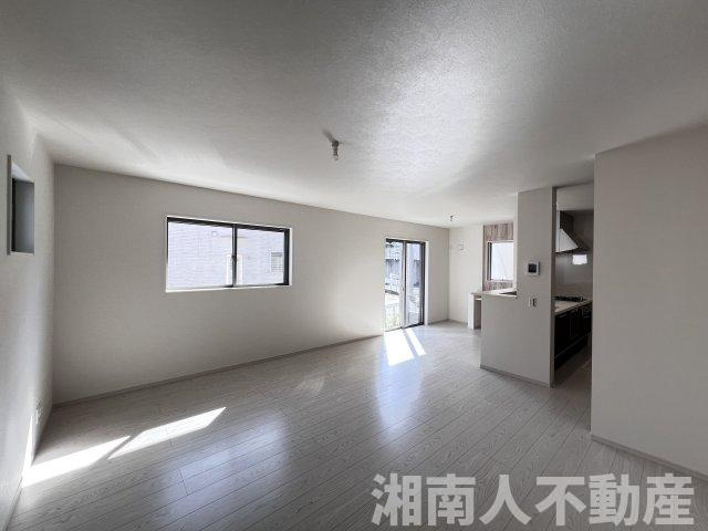 藤沢市善行坂２丁目３８９８－１５５新築戸建ての居間・リビング|ゆったり過ごせるリビングです