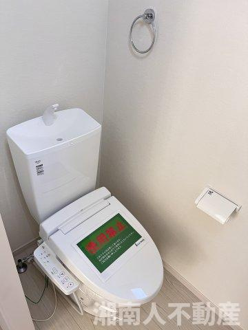 藤沢市善行坂２丁目３８９８－１５５新築戸建てのトイレ|落ち着いた色調のトイレです