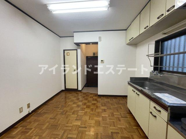 富田コーポ　最上階　角部屋　陽当たり良好の居間・リビング