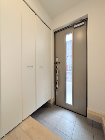 明石市大久保町谷八木新築戸建２号棟の玄関