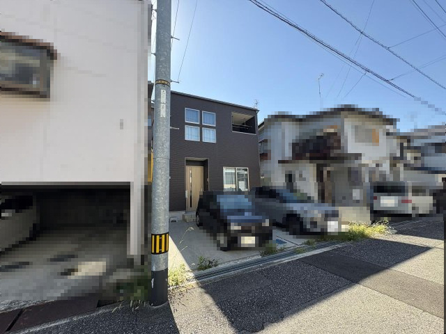 高知市北竹島町　中古戸建ての前面道路含む現地写真