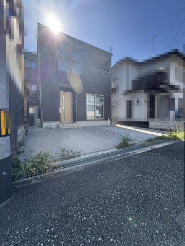 高知市北竹島町　中古戸建ての前面道路含む現地写真