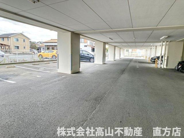 秋桜中間の駐車場