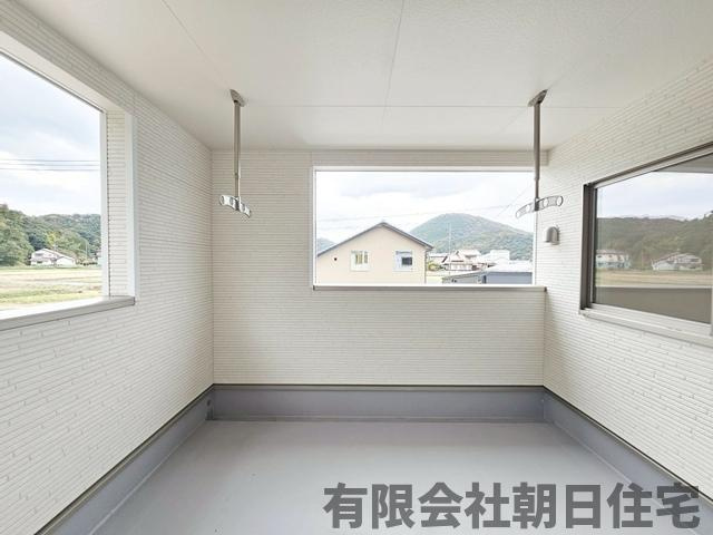 【バルコニー】 | 八雲町西岩坂新築戸建 | 暖かな日差しのふりそそぐバルコニー