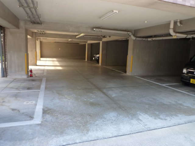 エクラットの駐車場