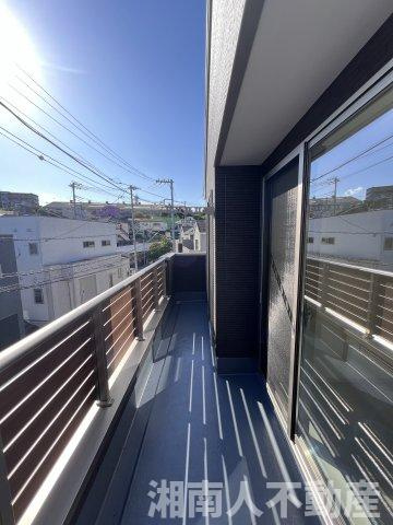 藤沢市善行坂２丁目３８９８－１５５新築戸建てのバルコニー|開放的で明るい空間を演出してくれるバルコニーです