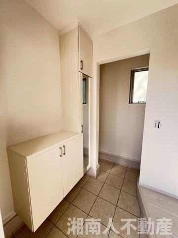 藤沢市善行坂２丁目３８９８－１５５新築戸建ての玄関|きれいな玄関です