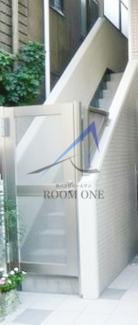 フェアリーコート日暮里のその他共用部分|共用階段です。