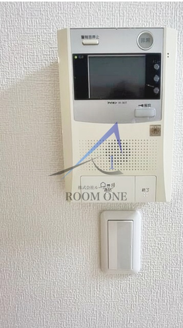 フェアリーコート日暮里のセキュリティ|モニター付きインターホンです。