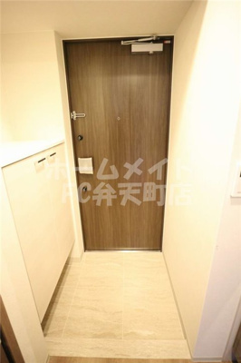 【玄関】 | ファーストフィオーレ九条 | 明るい玄関です