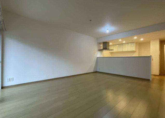 【居間・リビング】 | 水戸市城南2丁目　中古マンション　ミオカステーロ水戸パークサイド　 | 広々とした開放感のあるリビングです。