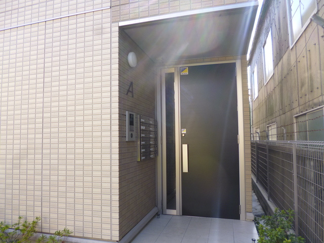 シェルハウス上中里Aのエントランス|オートロック付きの入り口です！