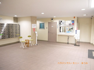 【その他共用部分】 | 清潔感と歓迎感があるエントランスホールとなります。