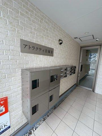 福岡市博多区吉塚１丁目の賃貸マンションのエントランス