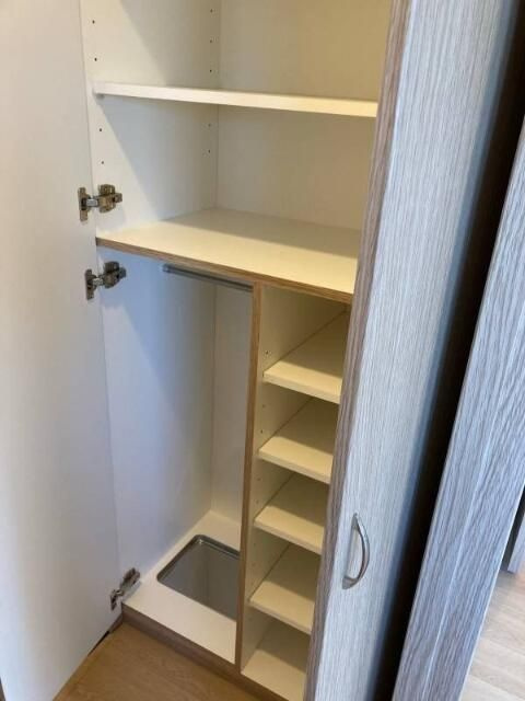 ルーブル都立家政六番館の玄関