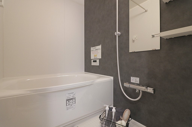 【浴室】 | ライオンズマンション城東緑橋 | ユニットバス・給湯器新調です☆高温差し湯機能・浴室乾燥機完備です☆