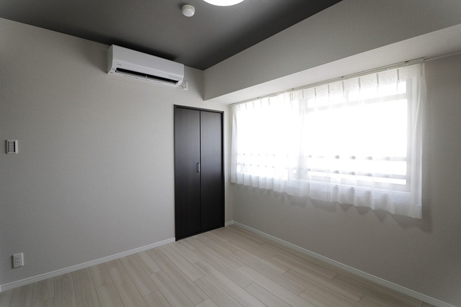【寝室】 | ライオンズマンション城東緑橋 | 【洋室③：5.5帖】エアコン付きのお部屋です☆クローゼット完備♪