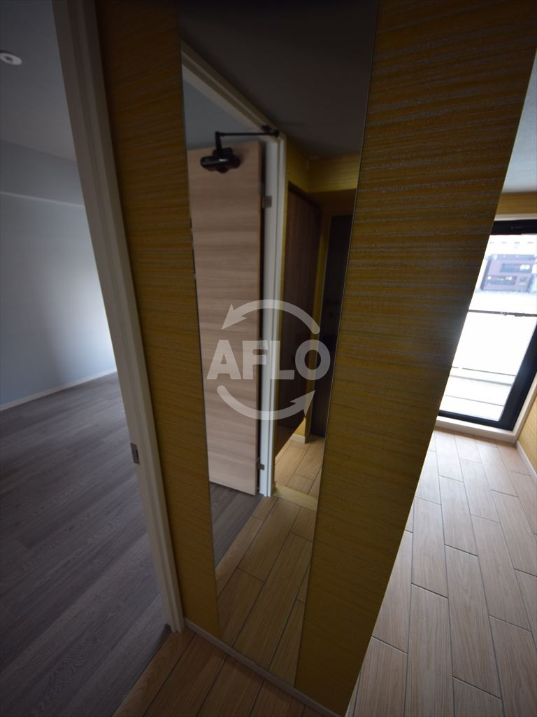 ファーストフィオーレ阿波座アクアの玄関|ファーストフィオーレ阿波座アクア　玄関姿鏡