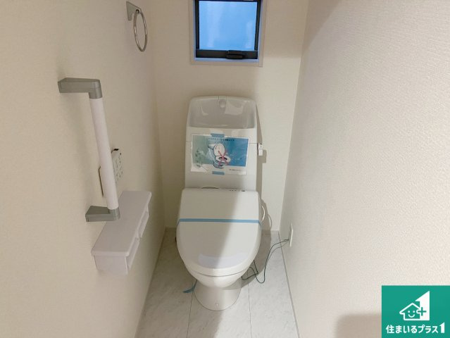 加古川市加古川町北在家　第4期　新築一戸建てのトイレ|1・2階の2ヶ所にあるので、朝の忙しい時間の順番待ちもなく、深夜の利用にも大変便利です。