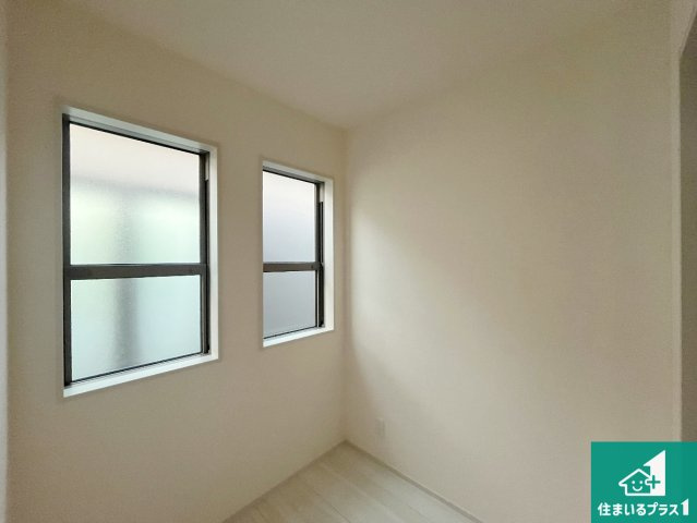 加古川市加古川町北在家　第4期　新築一戸建ての洋室|シンプルな洋室は、自分好みのインテリアが楽しめます♪ご家族とインテリアや家具を選びに行くのは新築購入時の醍醐味の一つです。ぜひお楽しみください♪